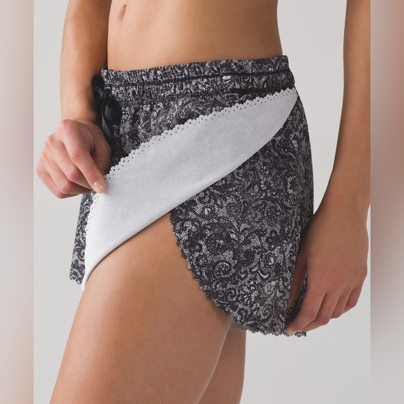 lululemon athletica Pants - Lululemon Hit It Short 3.5” Lightweight Lace Activewear Running Yoga Fitness Gym